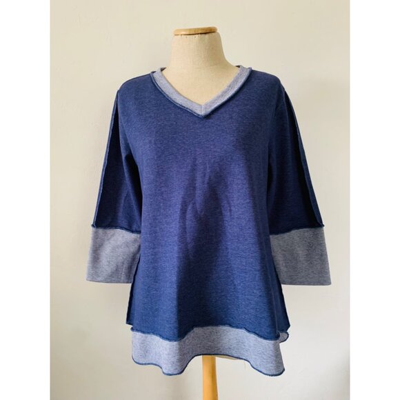 Lulu B Small V-Neck Button Back Tunic Shirt - Picture 1 of 10